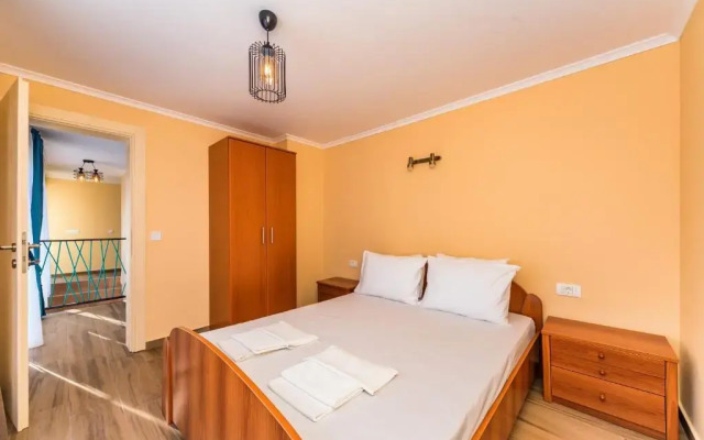 Apartments and Rooms Sole Mar