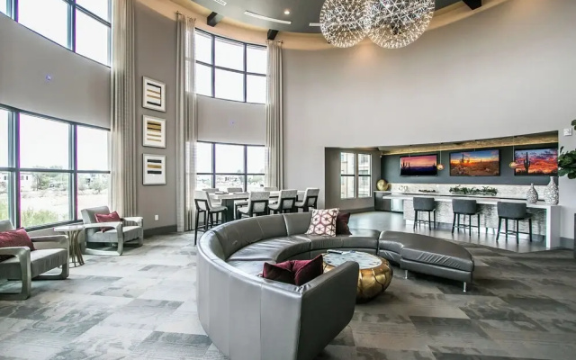 Rooftop Pool with Views-King Beds-Parking 1123
