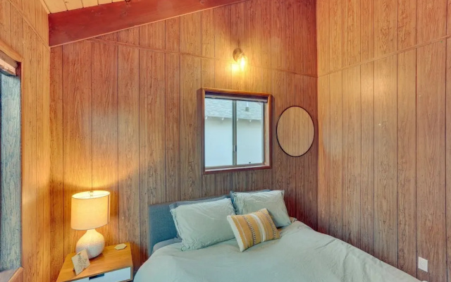 Crestline Cabin: Mountain Views & Fire Pit!