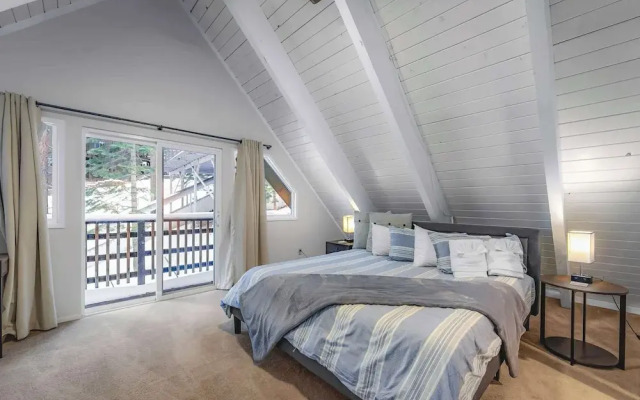 Zephyr Chalet Home for 8