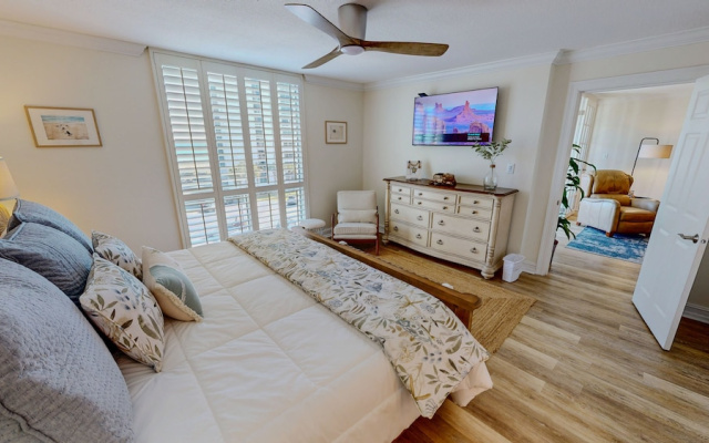 Shoreline Towers 3054 2 Bedroom Condo