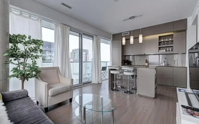 101 Peter St Condos