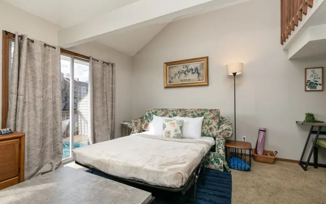 Green Meadow Getaway 2 Bedroom Condo