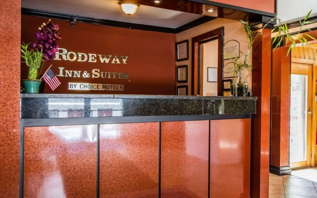Rodeway Inn & Suites Brunswick near Hwy 1