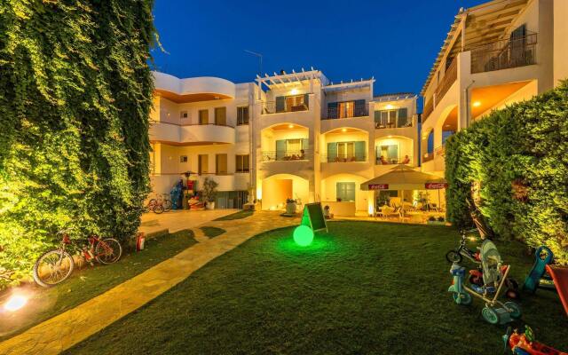 Отель Oasis Beach Hotel Греция, Агистри - отзывы, цены и фото номеров - забронировать отель Oasis Beach Hotel онлайн вид на фасад