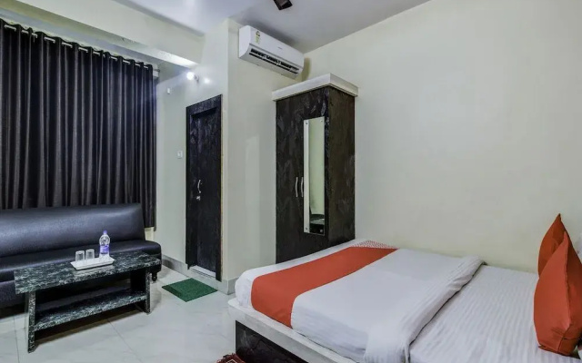 OYO 27698 Hotel Navneet Residency