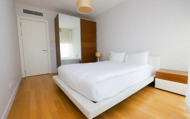 Private Garden Oasis in 4-bed Flat, With Hotel Perks