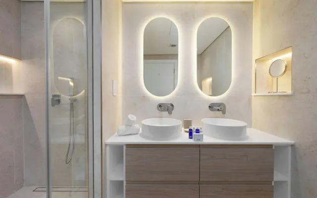 Maison Privee - Modern Chic Apt w/ Spectacular Downtown Views