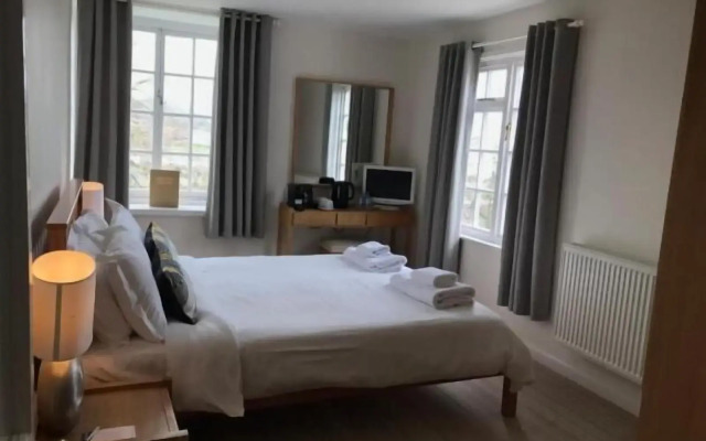 Mariners Hotel