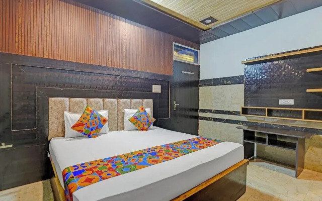 Fabhotel Radha Palace
