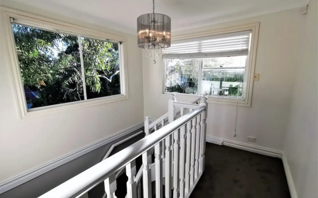 Comfy 4 Bedroms Corner House