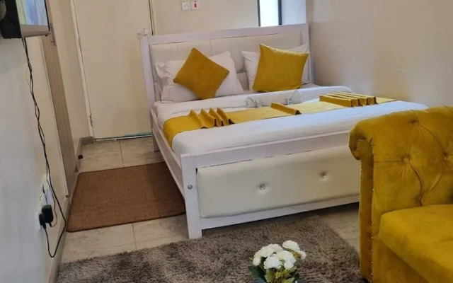 Lux Suites Royal Suburbs Apartments
