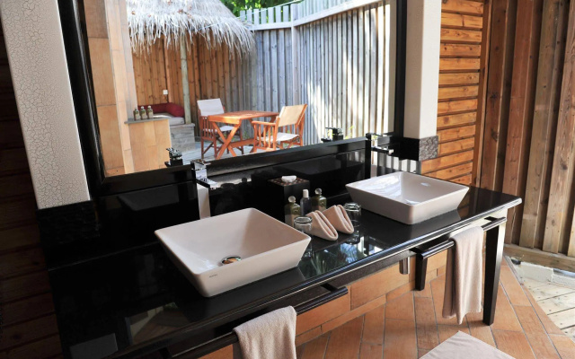 Komandoo Maldives Island Resort