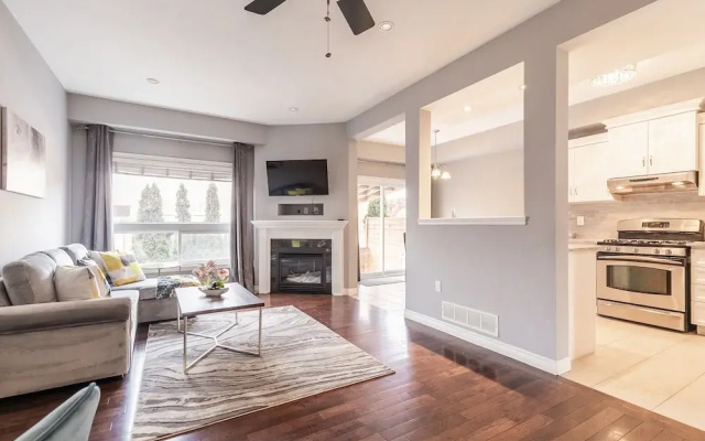 GLOBALSTAY. Modern 3-4 Bedroom Town