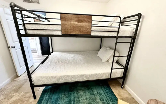 Emerald Hideaway 2 Bedroom Condo by RedAwning