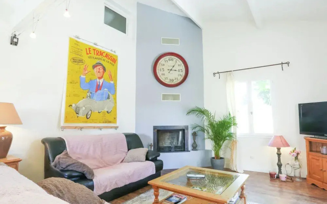 Lovely Villa in Buisson With Private Swimming Pool