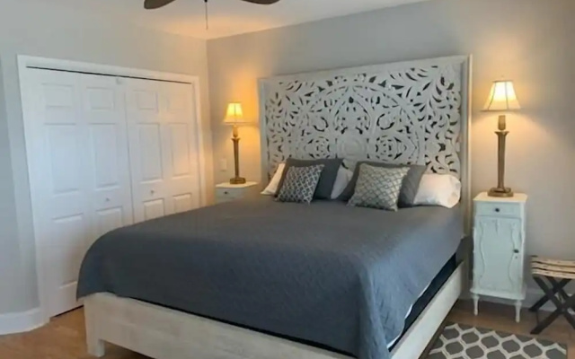 Absolute Bliss Private  4 Bedroom Home by RedAwning