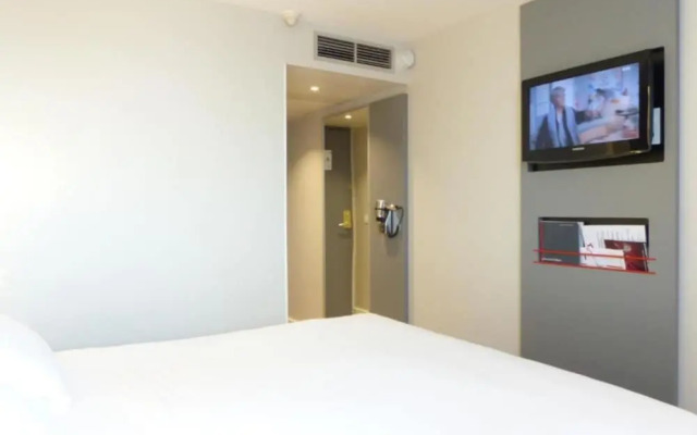 Kyriad Paris Nord Porte de Saint Ouen Hotel 