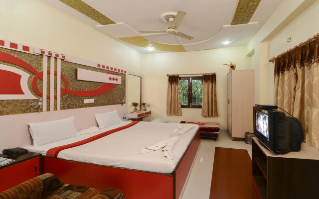 OYO 12221 Hotel M house
