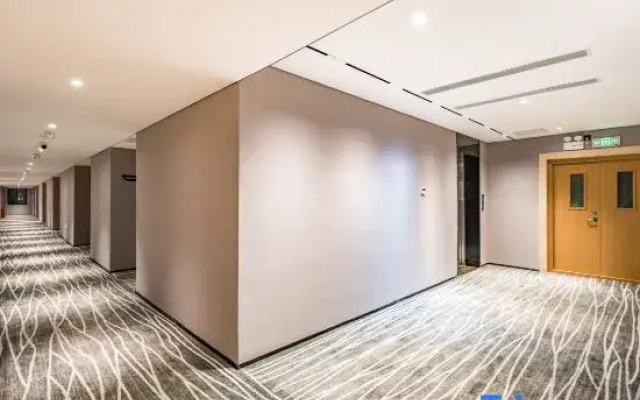 Urba Hotel (Beijing West Railway Station Lize Business District)