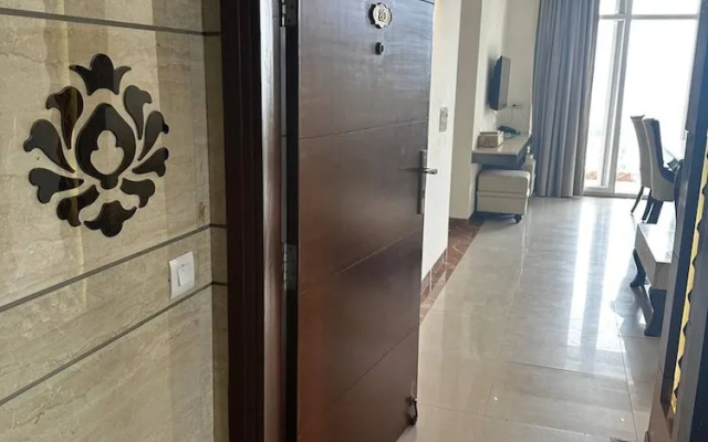 Luxurious Gurugram Apartment for Rent - Entire House With City & Garden Views