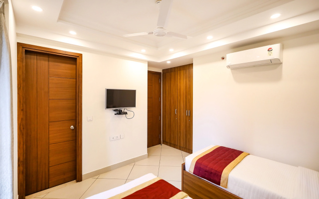 Fabhotel La Paz Stay B&B