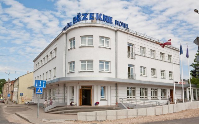 Отель KOLONNA Резекне Латвия, Резекне - 3 отзыва об отеле, цены и фото номеров - забронировать отель KOLONNA Резекне онлайн вид на фасад