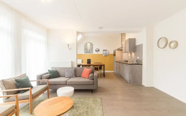 Modern Apartment, at 4 km. From Maastricht