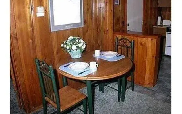 1198 Carson Avenue 1 Bedroom Cabin by RedAwning