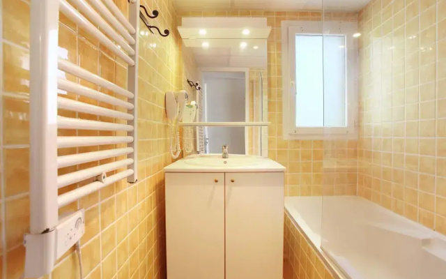 Apartment in Greoux-les-bains Near Lakes