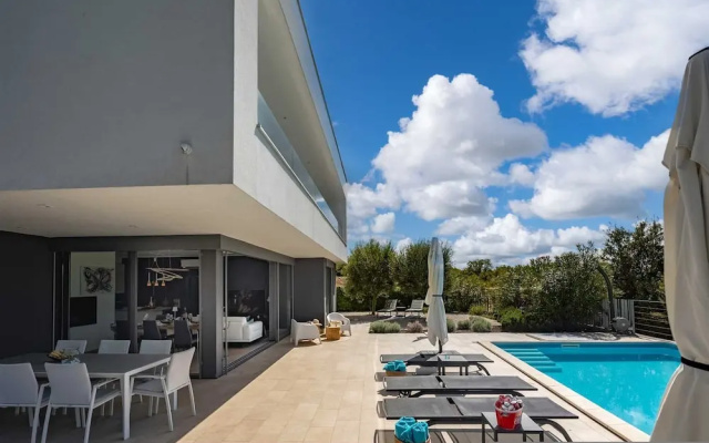 Villa Luxor With Heated Pool