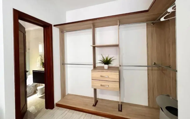 Amazing apartment in thecity 30mins from the beach