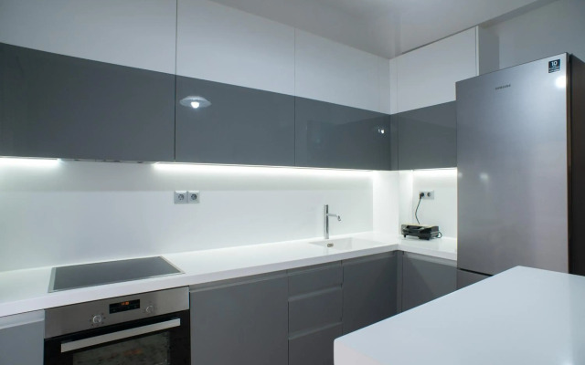 Modern-Lux Central 1 Bedroom Condo