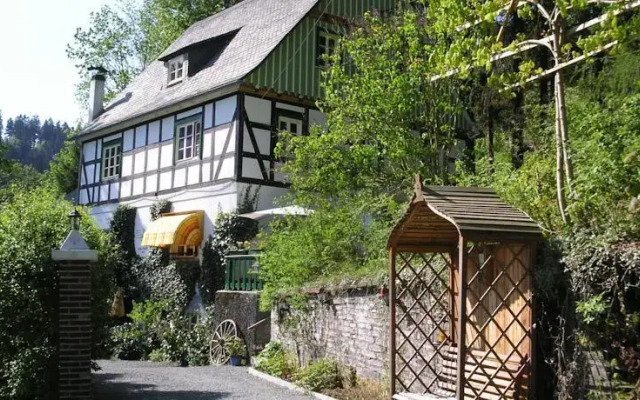 Haus im Wiesengrund