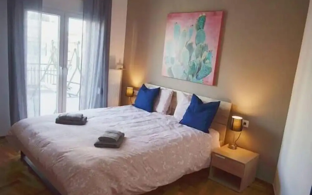 GTD33702 - Feel the Acropolis Apt