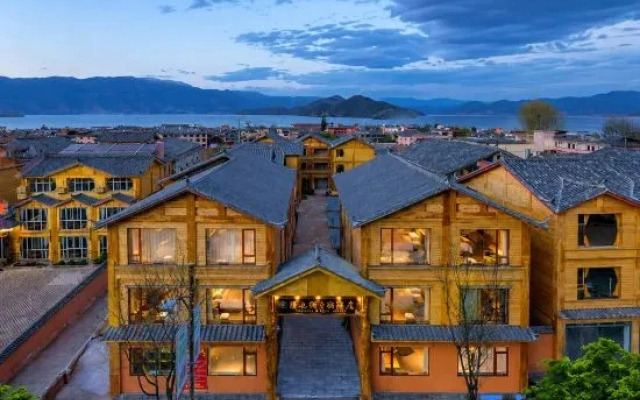 Vienna 3 Good Hotel (Lijiang Lugu Lake Daluo Branch)