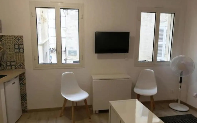 Quiet Studio for 2 Near Palais Des Papes