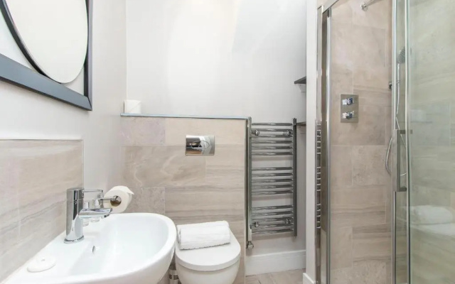 Coldharbour Suites (Adults Only)
