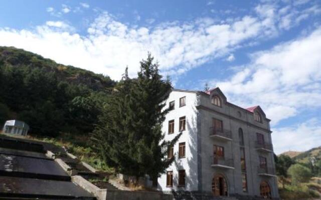 Отель Jermuk Villa Imperial Джермук парковка