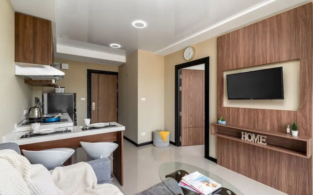 Naiharn Pearl Condo Hotel by Villacarte