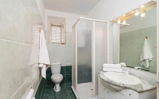 Beautiful Home in Pucisca With 4 Bedrooms, Wifi and Outdoor Swimming Pool