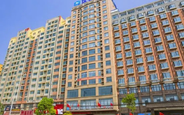 HanTing Hotel (Shenqiu Huatuo Road Railway Station)