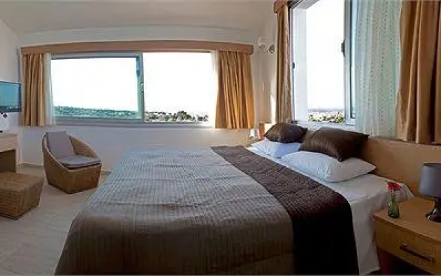 Fairmont Holiday Village