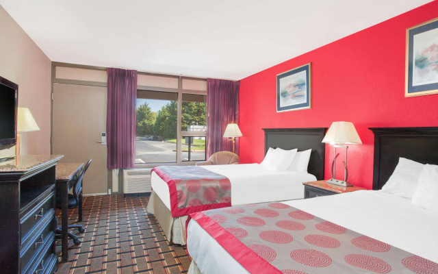 Ramada Hotel & Conference Center by Wyndham Edgewood