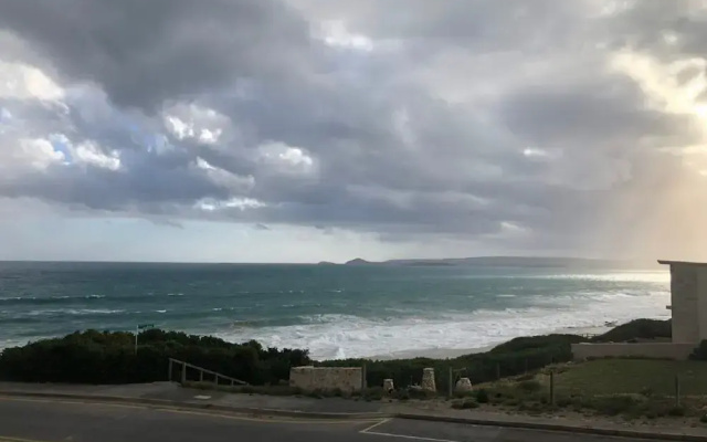 Southern Sands Beachfront Apartment