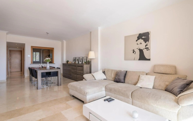 Apartment in Estepona with sea view