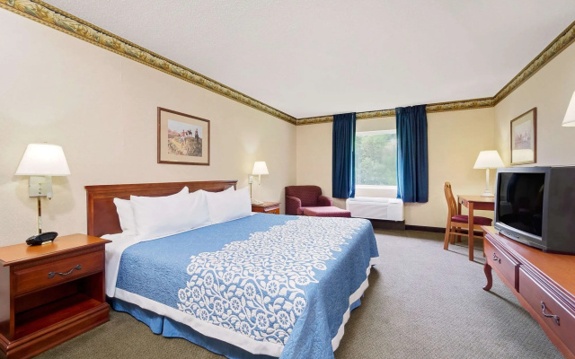 Days Inn West Liberty