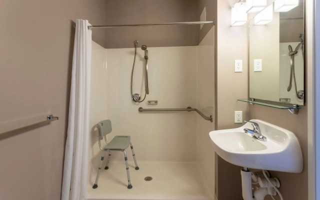 GrandStay Hotel & Suites