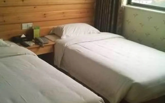 Yaris Hotel