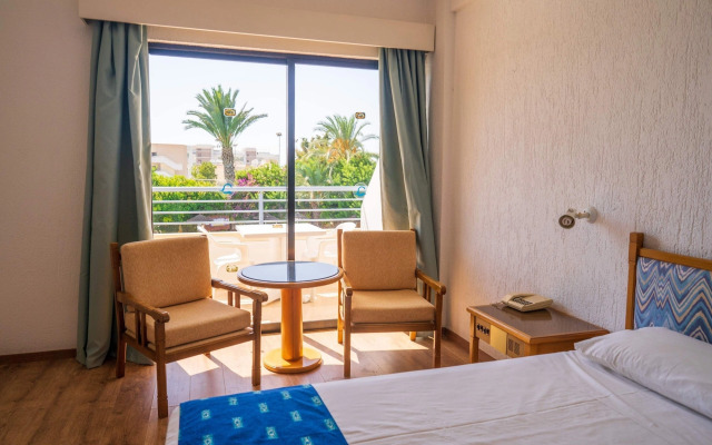 Paphos Gardens Apartment